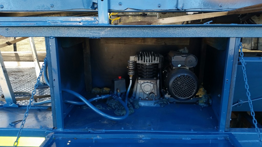 The on-board compressor is mounted safely away from the working area, which reduces noise.